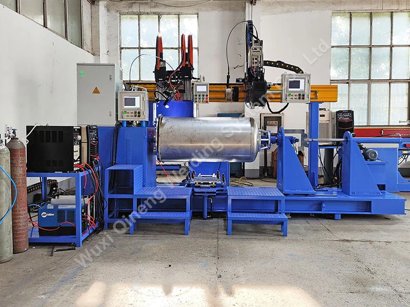 Circumferential welding machine